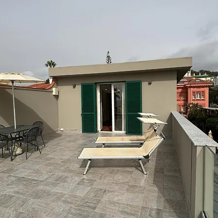 מלון Delle Rose 3*