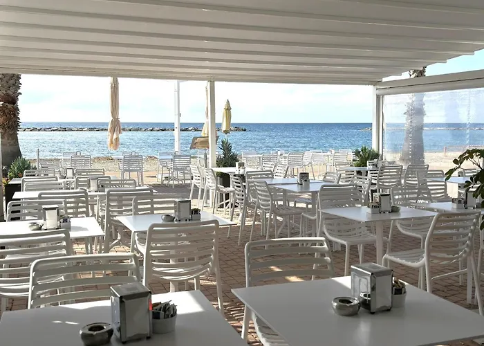 فندق Delle Rose 3*